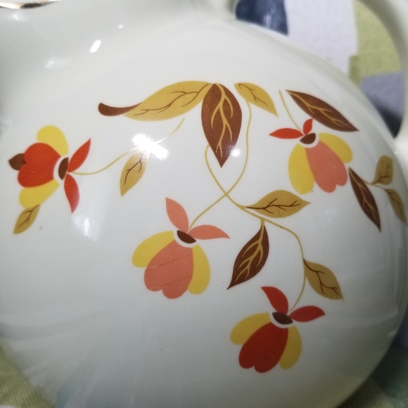Vintage Hall’s Superior Mary Dunbar Jewel Tea Autumn Leaf Ball Pitcher - A - Picture 3 of 12